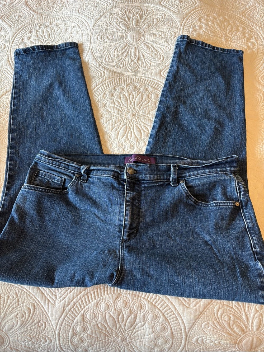 Gloria Vanderbilt Straight Leg Jeans in Dark Blue Wash